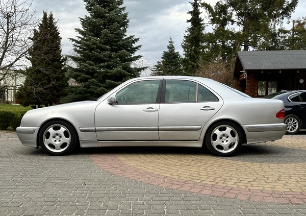 Mercedes-Benz Klasa E cena 15950 przebieg: 228000, rok produkcji 2001 z Żukowo małe 137